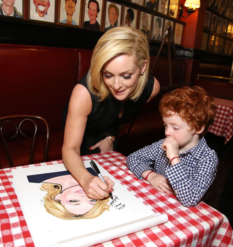 Photo Coverage: Tony Nominee Jane Krakowski Unveils Her New Portrait at Sardi's! — photo 11 of 32