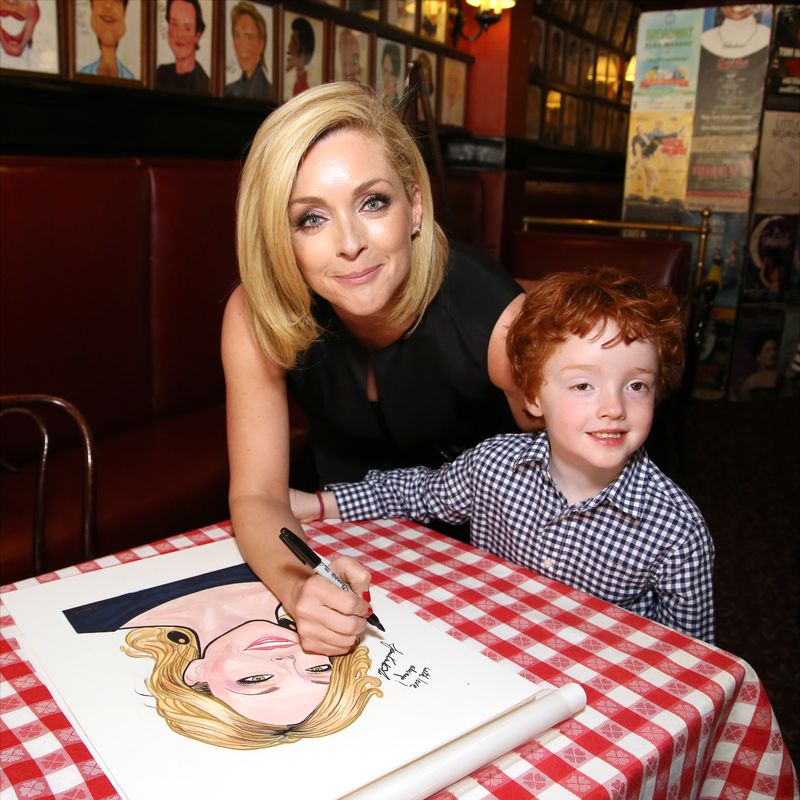 Photo Coverage: Tony Nominee Jane Krakowski Unveils Her New Portrait at Sardi's! — photo 12 of 32