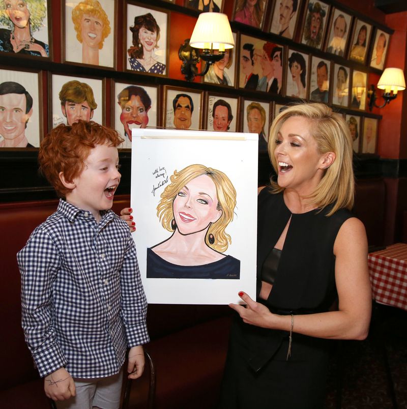 Photo Coverage: Tony Nominee Jane Krakowski Unveils Her New Portrait at Sardi's! — photo 14 of 32