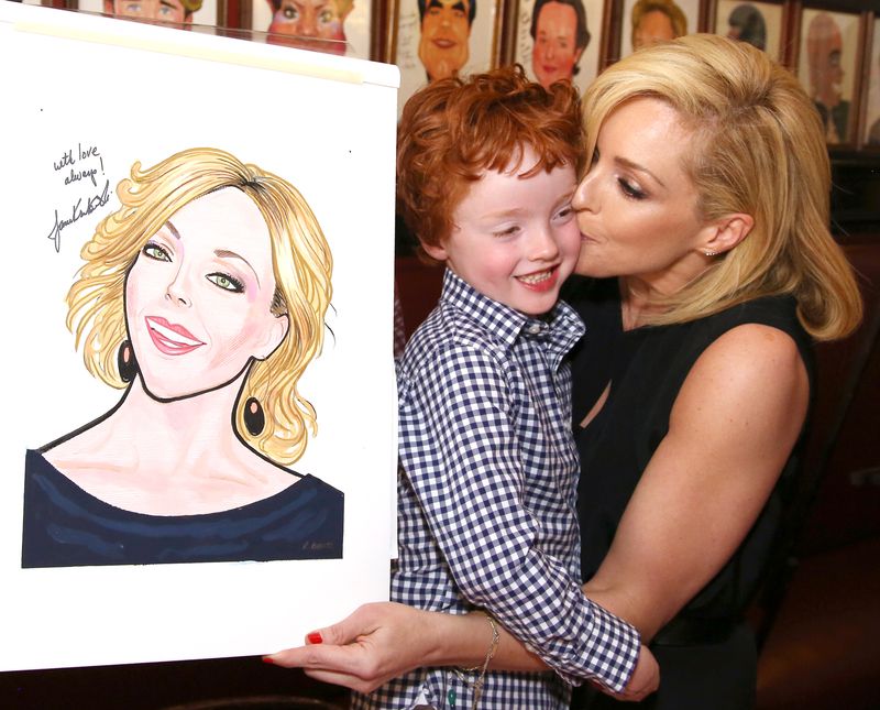 Photo Coverage: Tony Nominee Jane Krakowski Unveils Her New Portrait at Sardi's! — photo 13 of 32