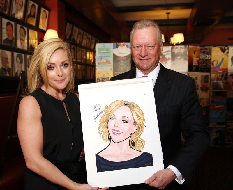 Photo Coverage: Tony Nominee Jane Krakowski Unveils Her New Portrait at Sardi's! — photo 17 of 32