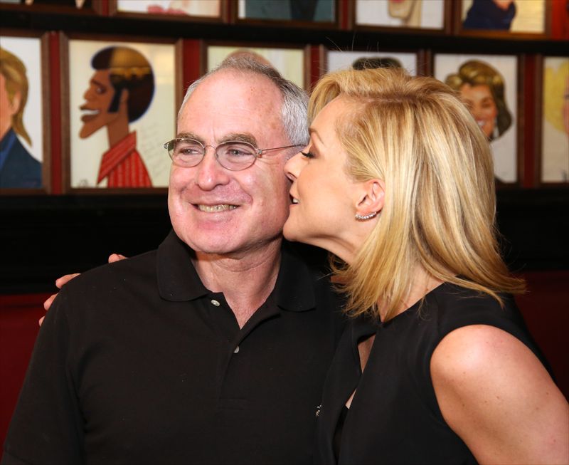 Photo Coverage: Tony Nominee Jane Krakowski Unveils Her New Portrait at Sardi's! — photo 18 of 32