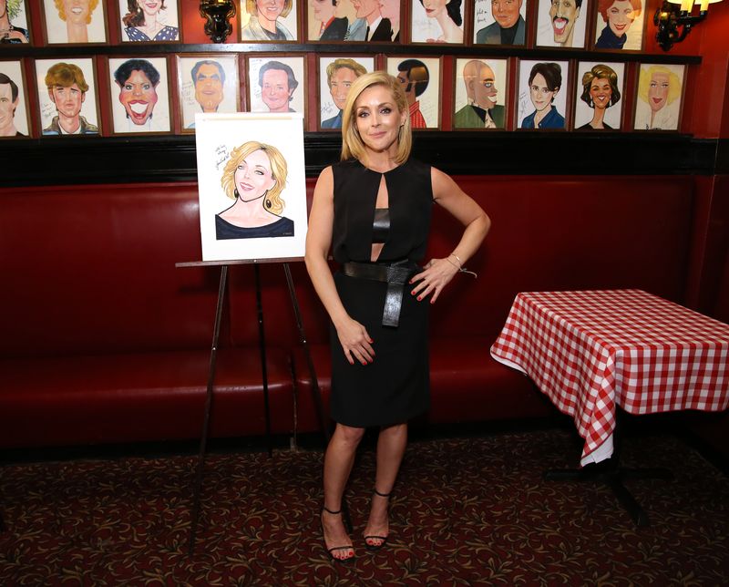 Photo Coverage: Tony Nominee Jane Krakowski Unveils Her New Portrait at Sardi's! — photo 22 of 32
