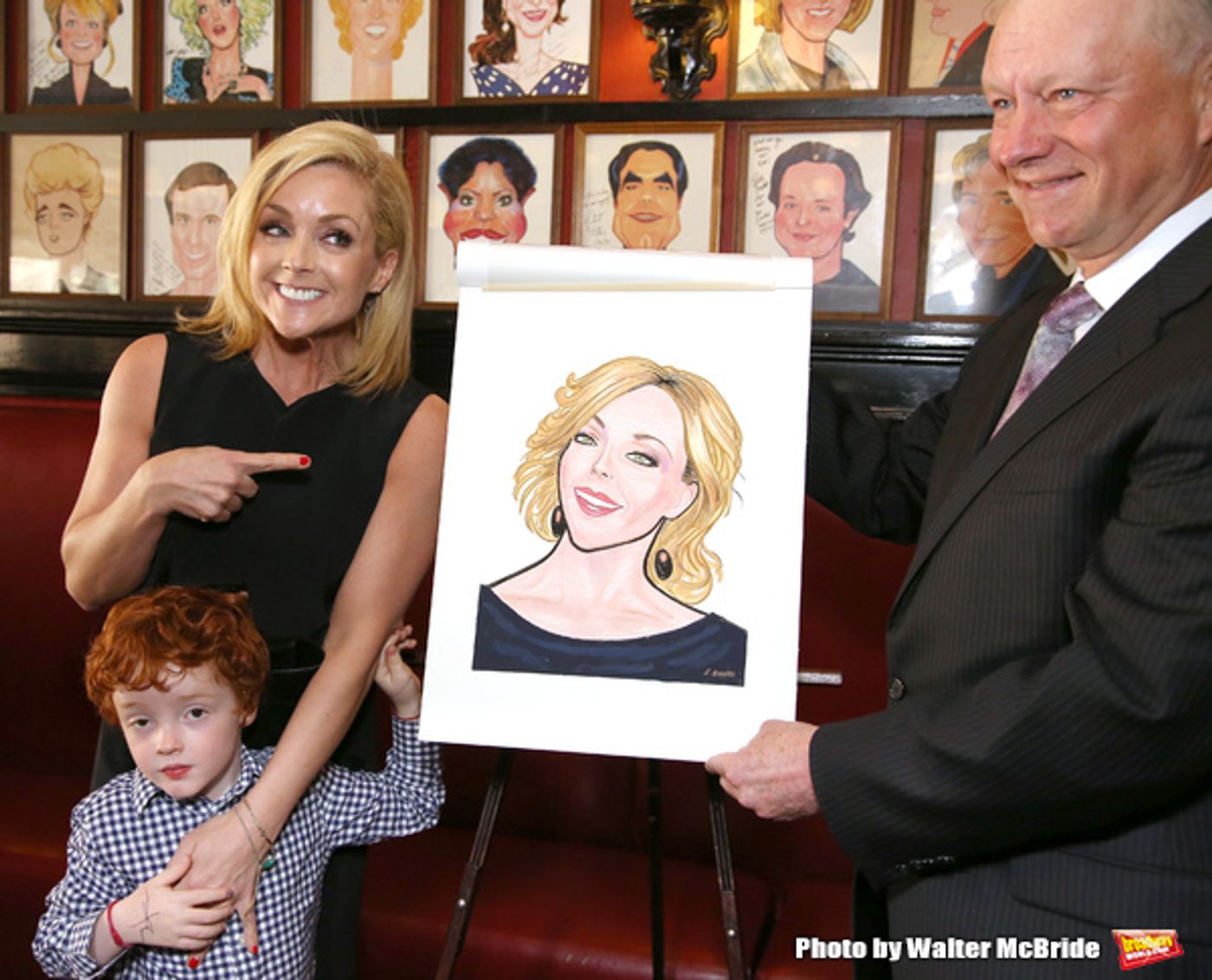 Photo Coverage: Tony Nominee Jane Krakowski Unveils Her New Portrait at Sardi's!  Image