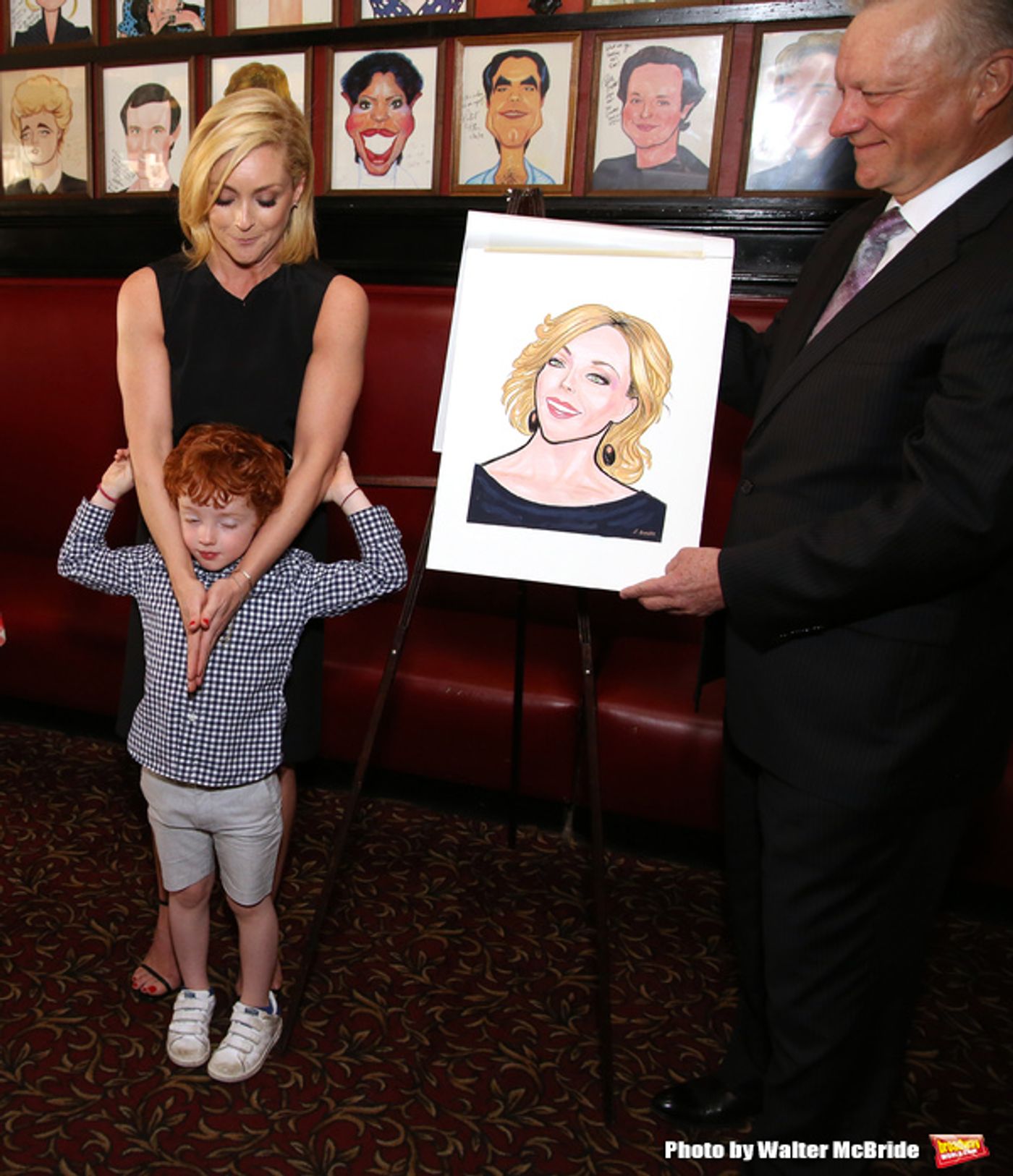 Photo Coverage: Tony Nominee Jane Krakowski Unveils Her New Portrait at Sardi's!  Image