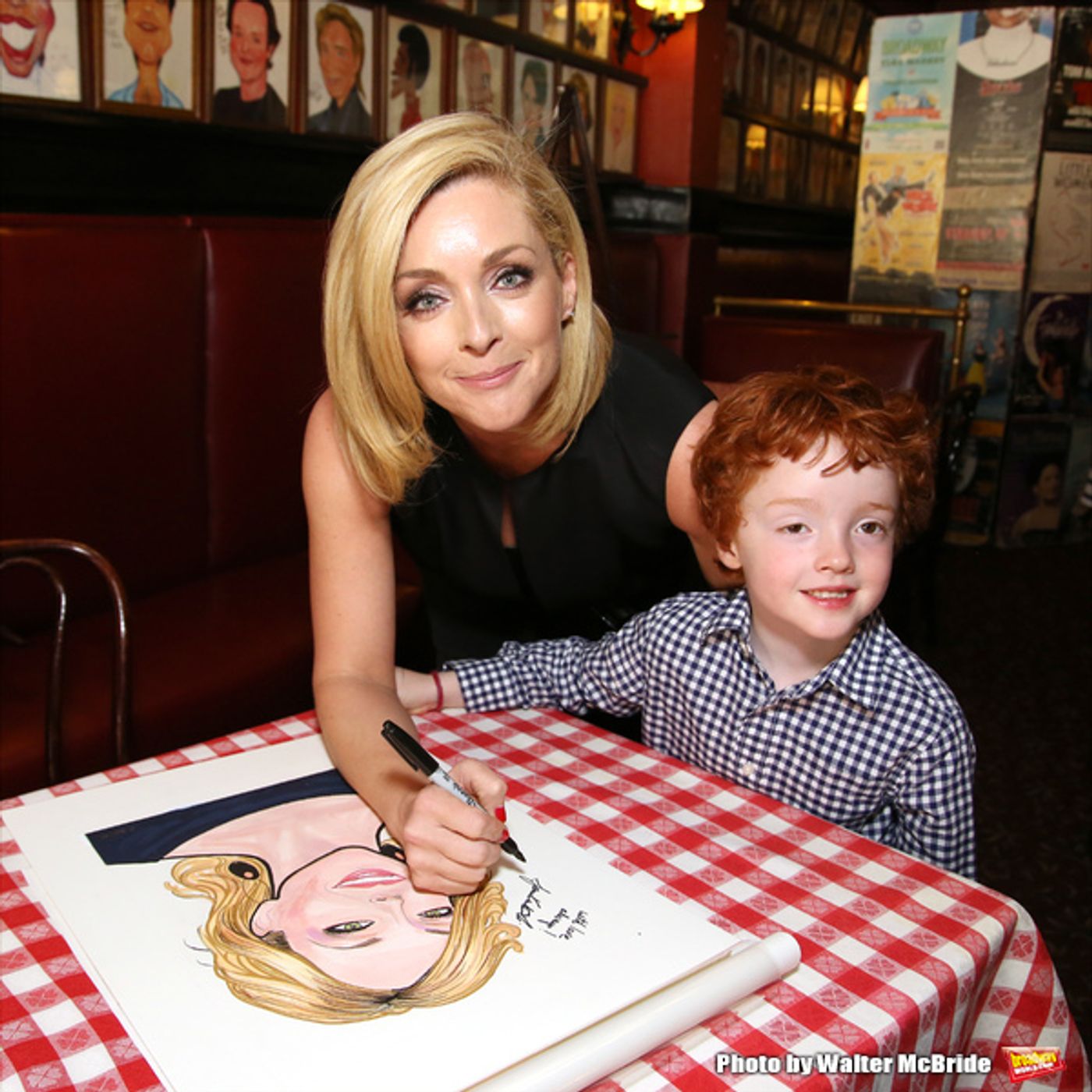 Photo Coverage: Tony Nominee Jane Krakowski Unveils Her New Portrait at Sardi's!  Image