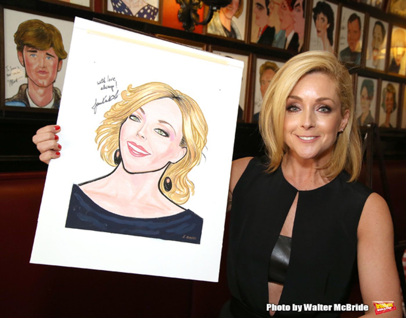 Photo Coverage: Tony Nominee Jane Krakowski Unveils Her New Portrait at Sardi's!  Image