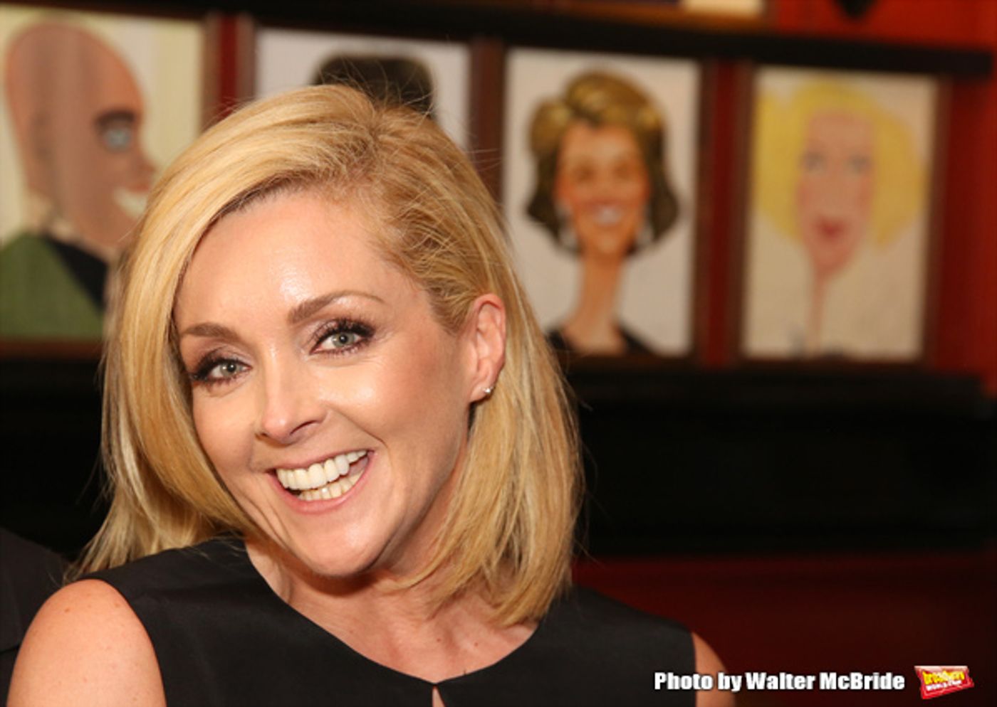 Photo Coverage: Tony Nominee Jane Krakowski Unveils Her New Portrait at Sardi's!  Image