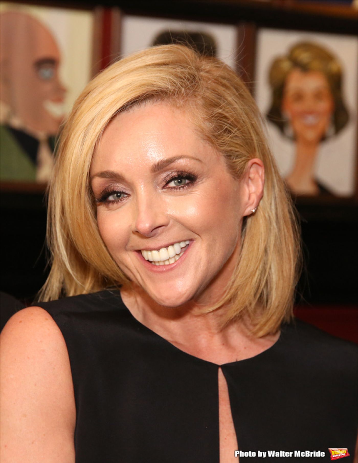 Photo Coverage: Tony Nominee Jane Krakowski Unveils Her New Portrait at Sardi's!  Image