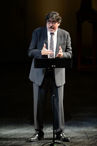Alfred Molina Photo
