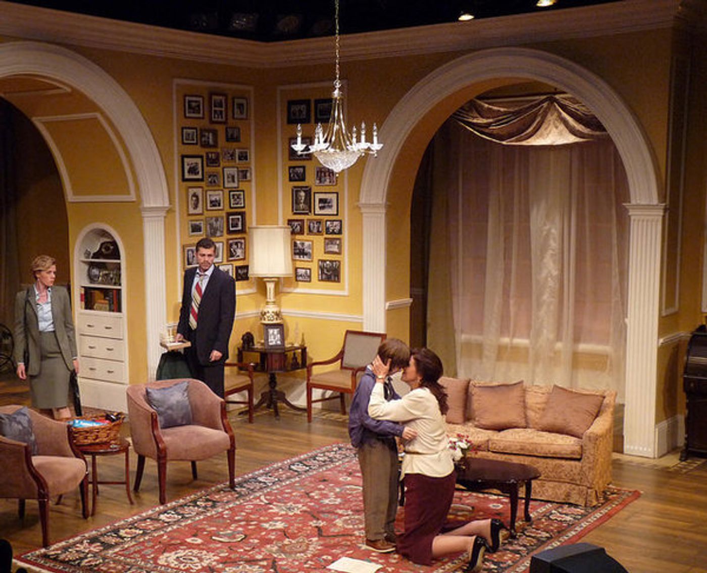 Photo Flash: First Look at THE CITY OF CONVERSATION at Horizon Theatre  Image
