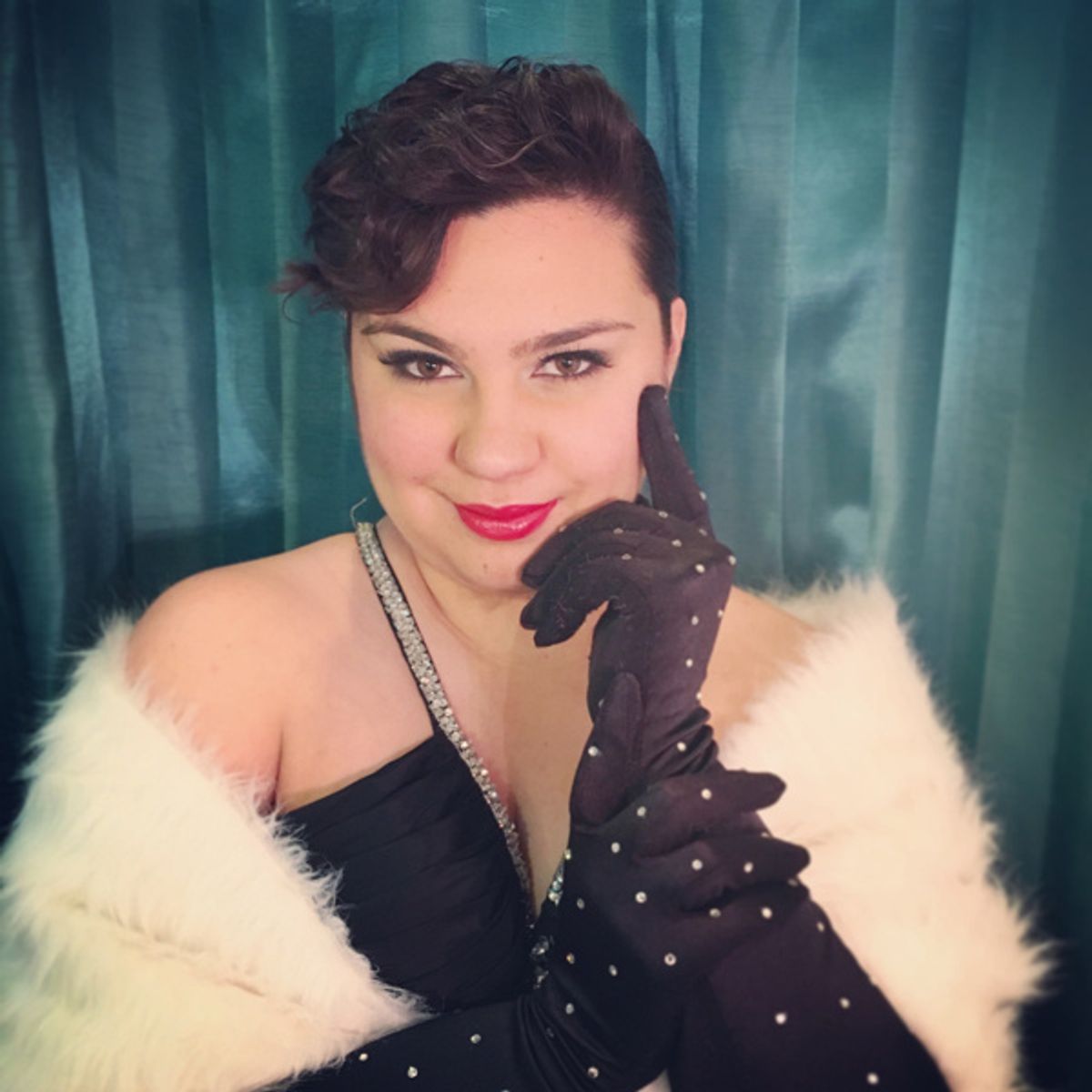 Amanda Arruda as Louise at 