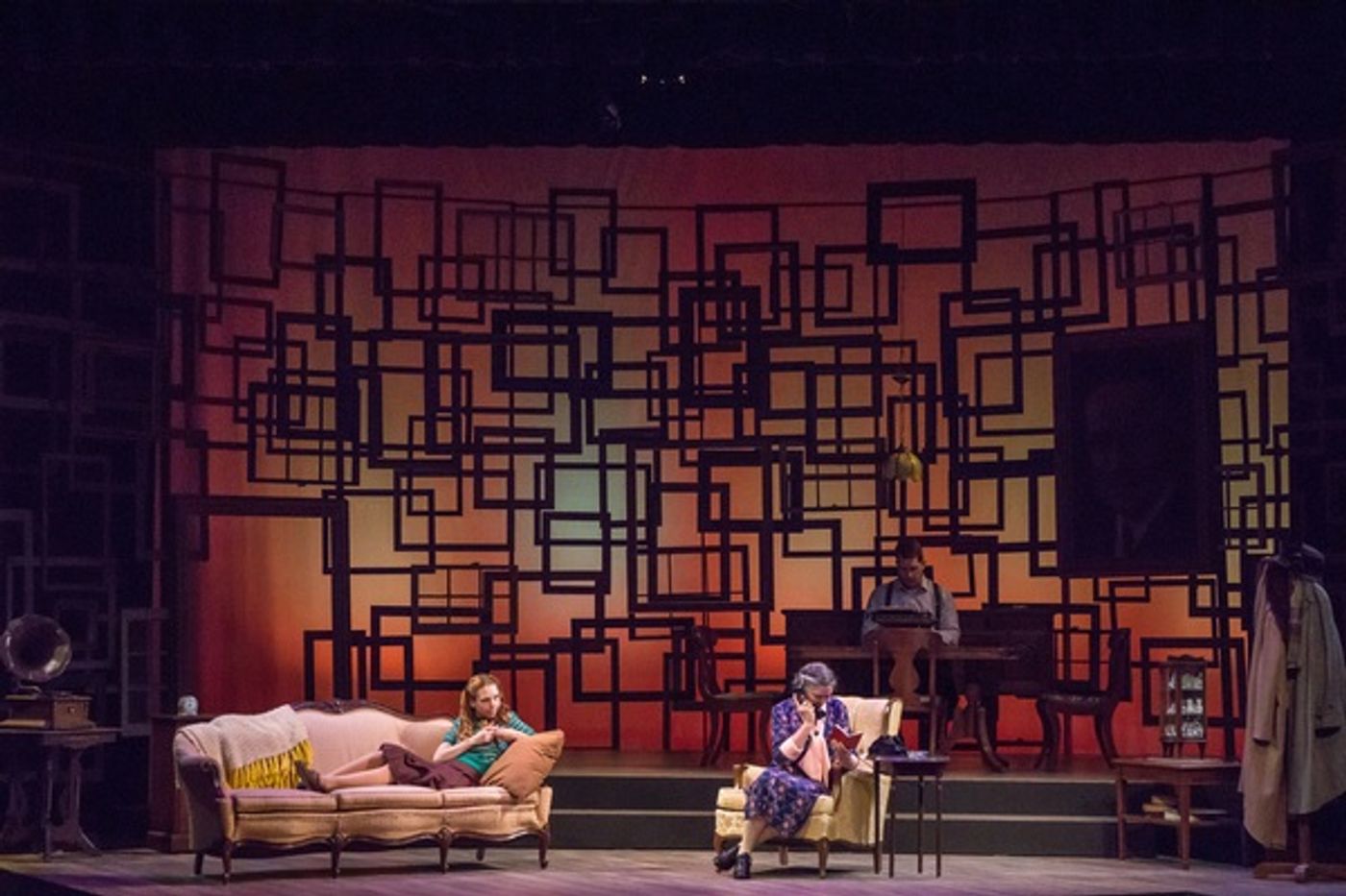 Photo Flash: First Look at Raleigh Little Theatre's THE GLASS MENAGERIE  Image