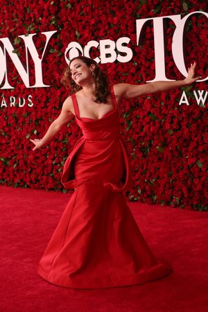 Laura Michelle Kelly Photo