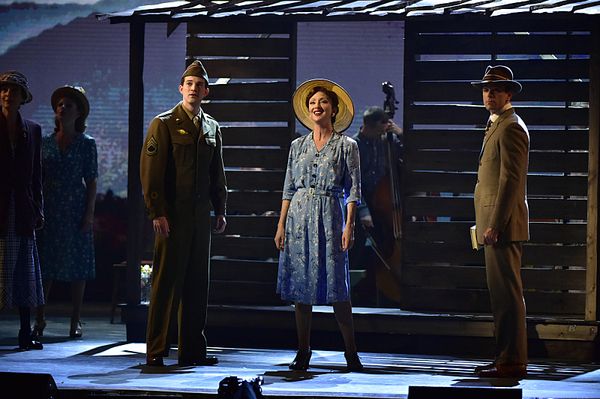 Steve Martin, Edie Brickell, and the cast of Bright Star Photo