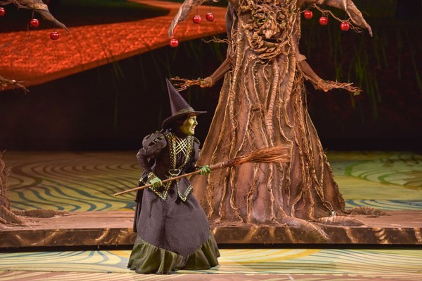 Photo Flash: THE WIZARD OF OZ Lands at The Muny; First Look at Danielle Bowen, Kevin Cahoon & More Onstage!  Image