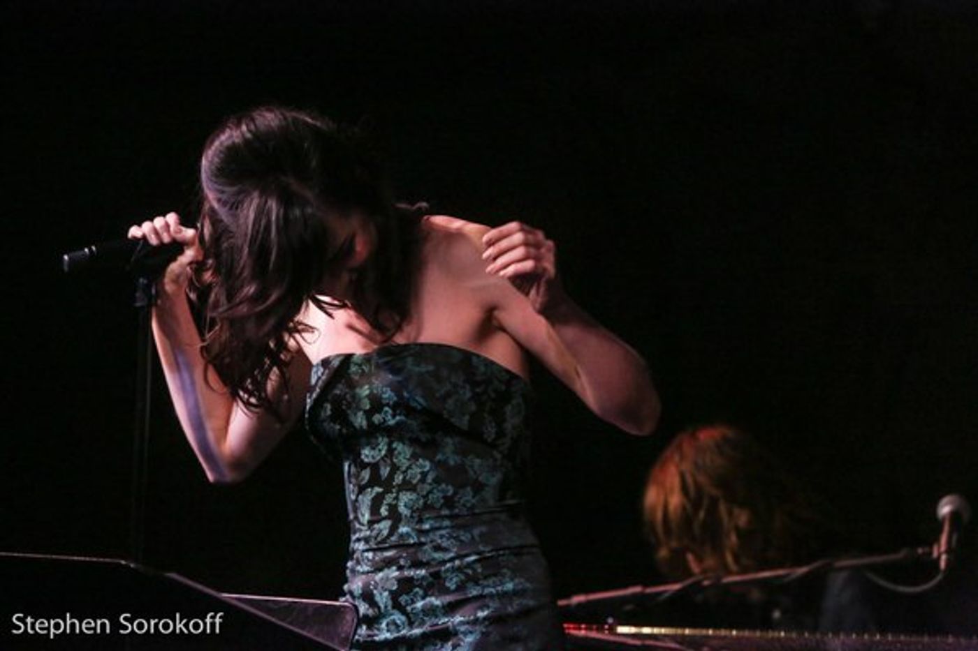 Photo Coverage: Tony Winner Lena Hall Returns To Cafe Carlyle  Image