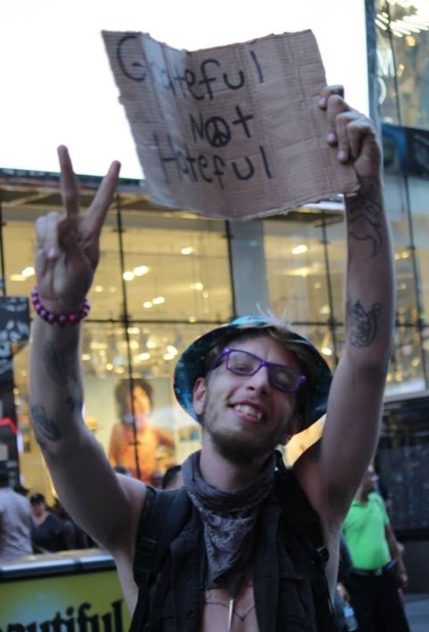 Photo Flash: Broadway Youth Perform 'Imagine' for Peace in Orlando  Image
