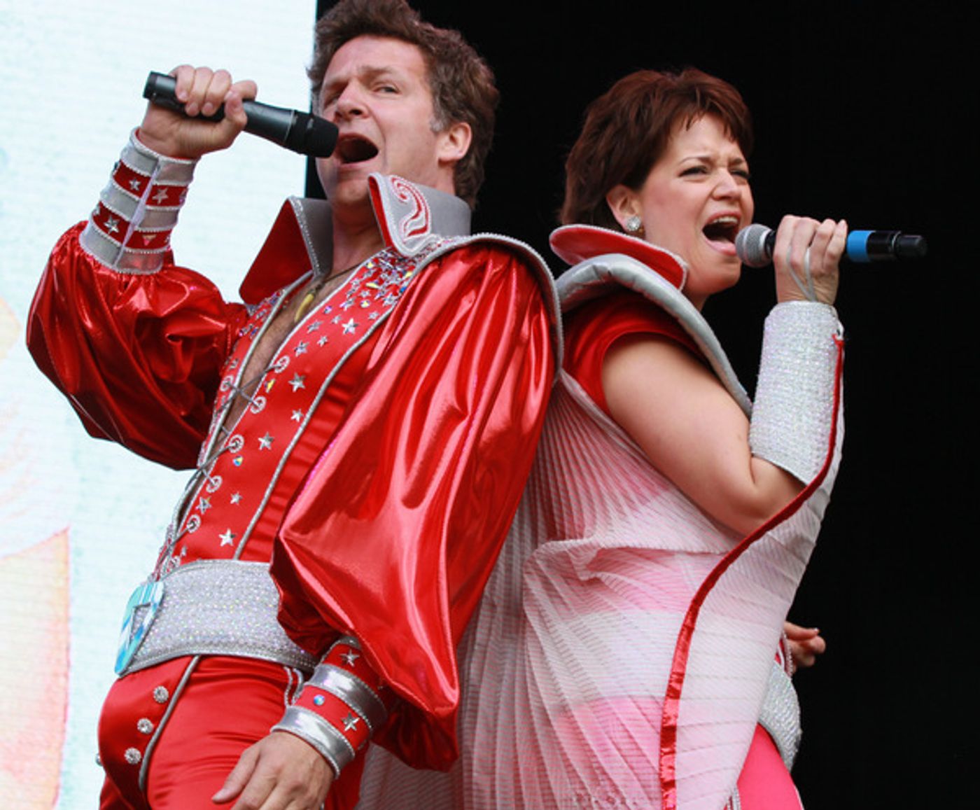 Photo Flash: Casts of BEAUTIFUL & MAMMA MIA! Perform at West End Live  Image