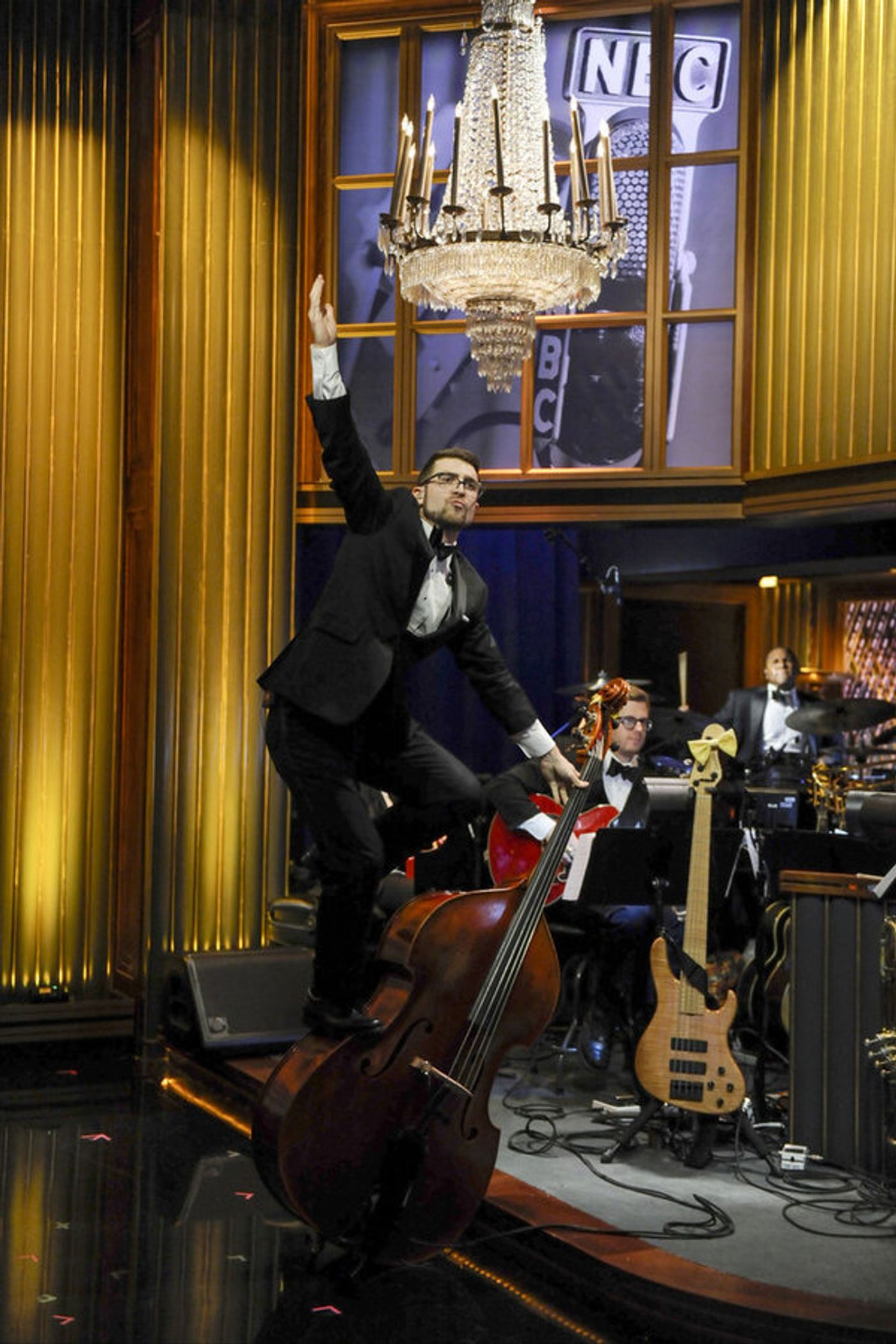 Photo Flash: Ana Gasteyer, Ricky Gervais, Kevin Kline & More Guest on MAYA & MARTY  Image