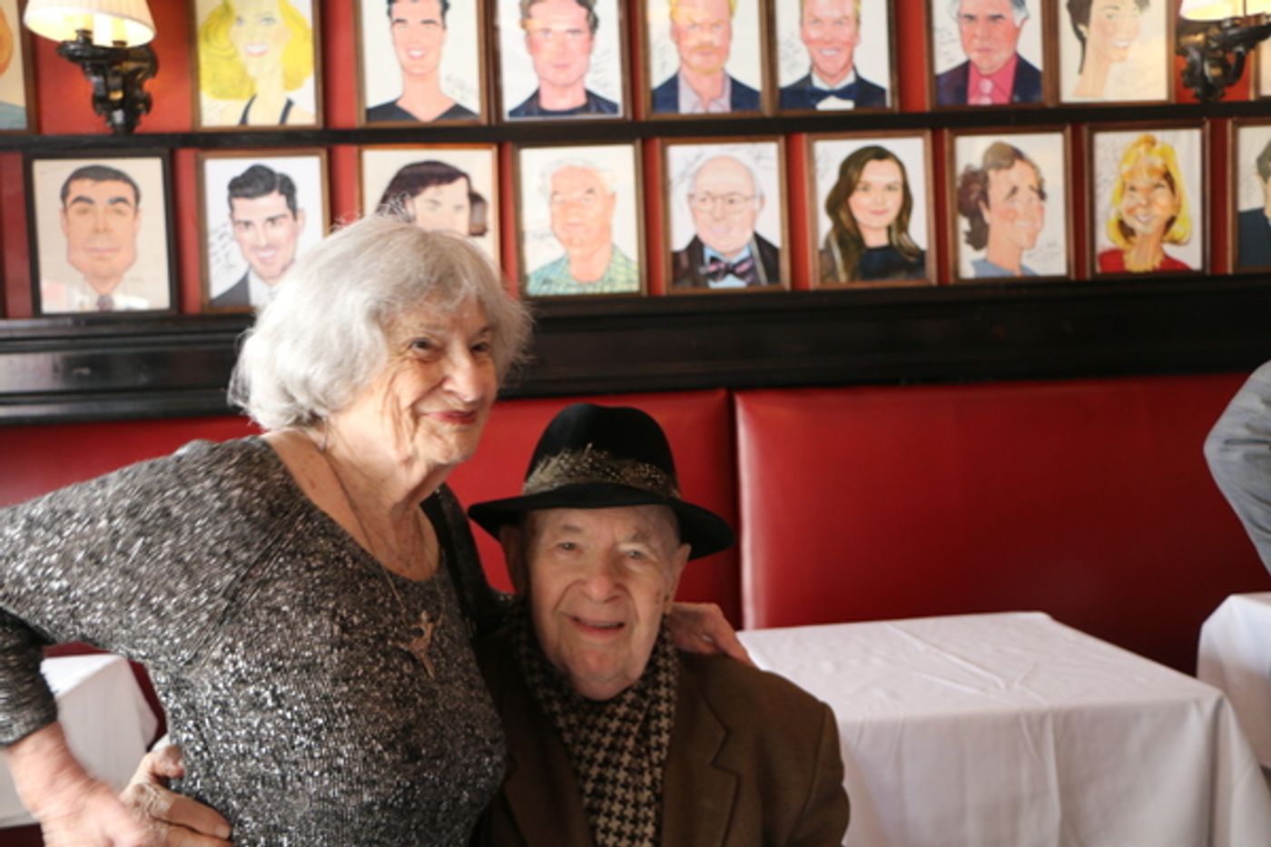 Photo Flash: Theatrical Attorney Donald C. Farber Gets Sardi's Portrait  Image