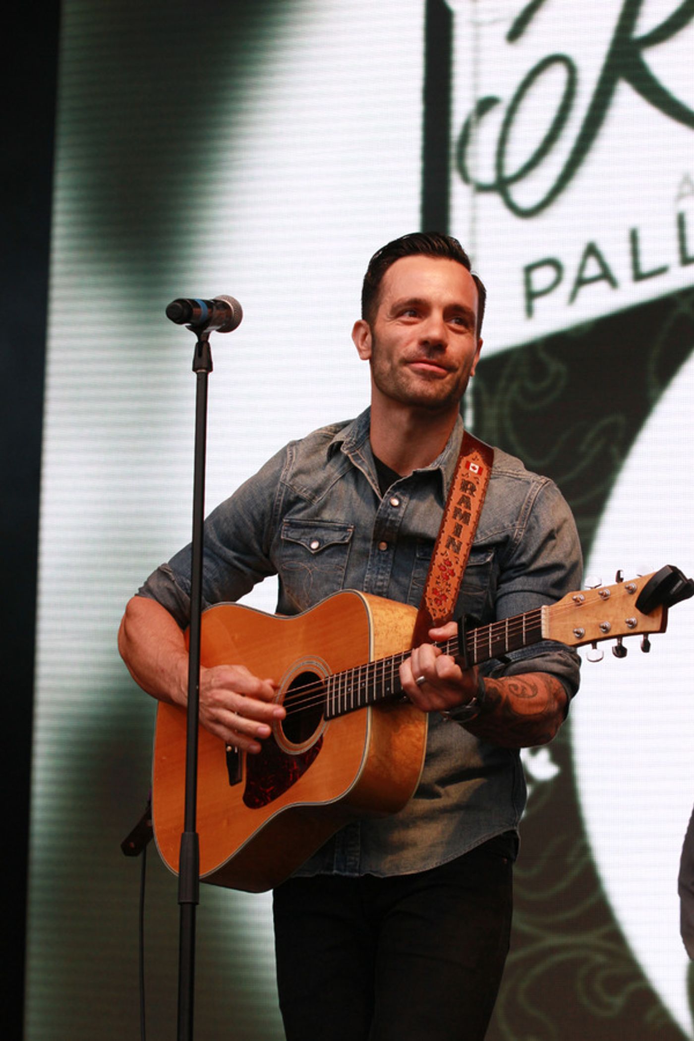 Photo Flash: Cast of JERSEY BOYS, Beverley Knight, Ramin Karimloo & More Rock West End Live  Image