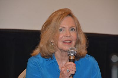 Lara Parker Photo