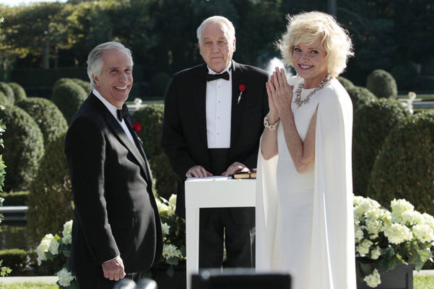 Photos & Clip: Christine Ebersole, Cloris Leachman & More in ROYAL PAINS Musical Episode Image