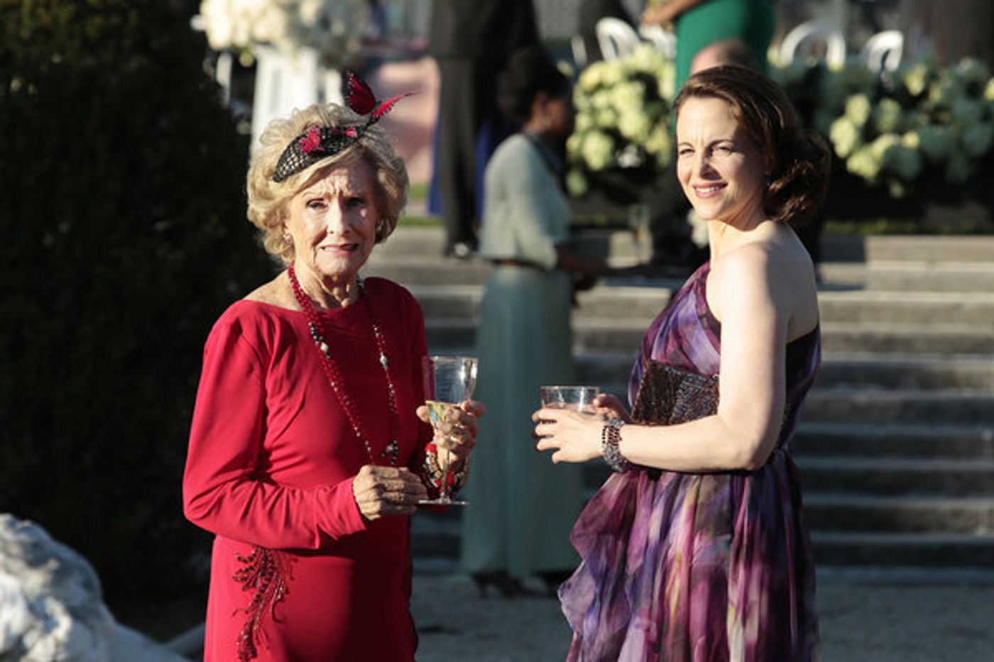 Photos & Clip: Christine Ebersole, Cloris Leachman & More in ROYAL PAINS Musical Episode Image