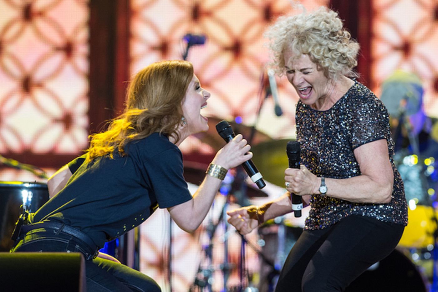 Photo Flash: BEAUTIFUL Cast Join Carole King On Stage at British Summer Time Festival  Image
