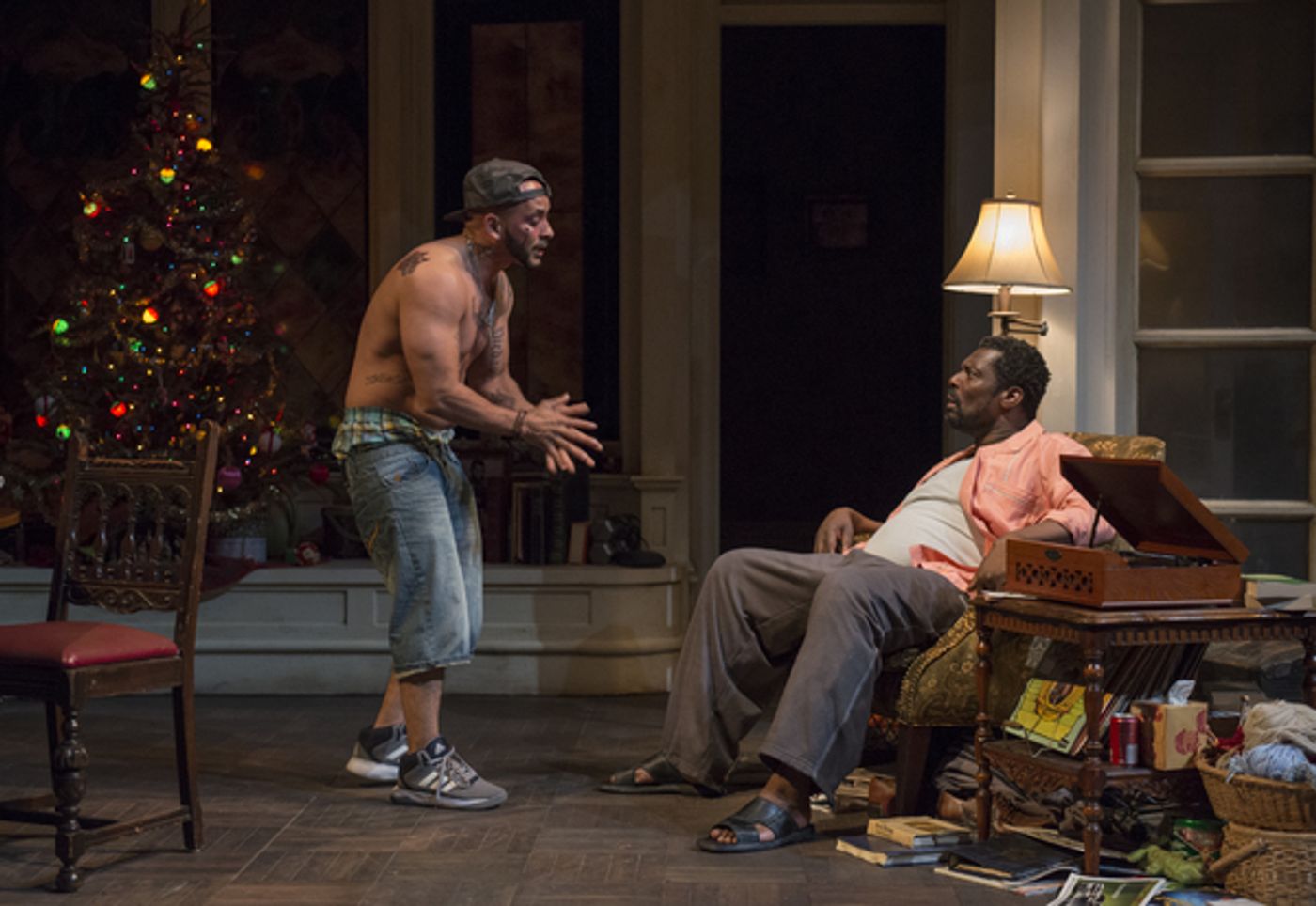 Photo Flash: First Look at Eamonn Walker and More in Steppenwolf's BETWEEN RIVERSIDE AND CRAZY  Image