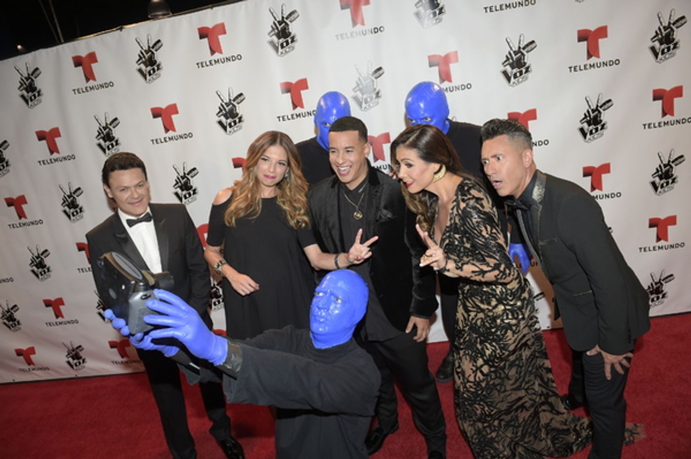 Photo Flash: Blue Man Group Appears on Telemundo's LA VOZ KIDS Grand Finale Photo Flash: Blue Man Group Appears on Telemundo's LA VOZ KIDS Grand Finale Image
