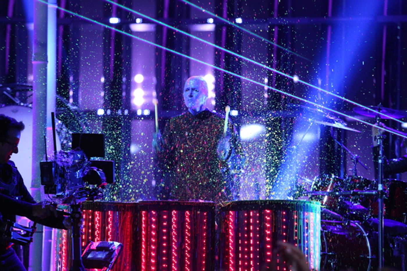 Photo Flash: Blue Man Group Appears on Telemundo's LA VOZ KIDS Grand Finale Photo Flash: Blue Man Group Appears on Telemundo's LA VOZ KIDS Grand Finale Image