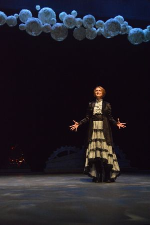 Larissa Marten Photo