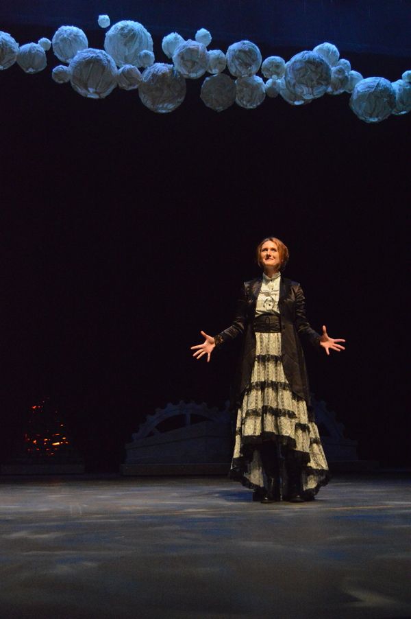 Larissa Marten Photo