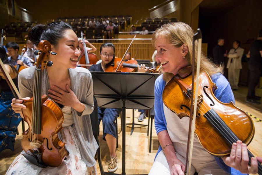 Photo Flash: First Look at New York Philharmonic Shanghai Residency Performance Conducted by Alan Gilbert Image