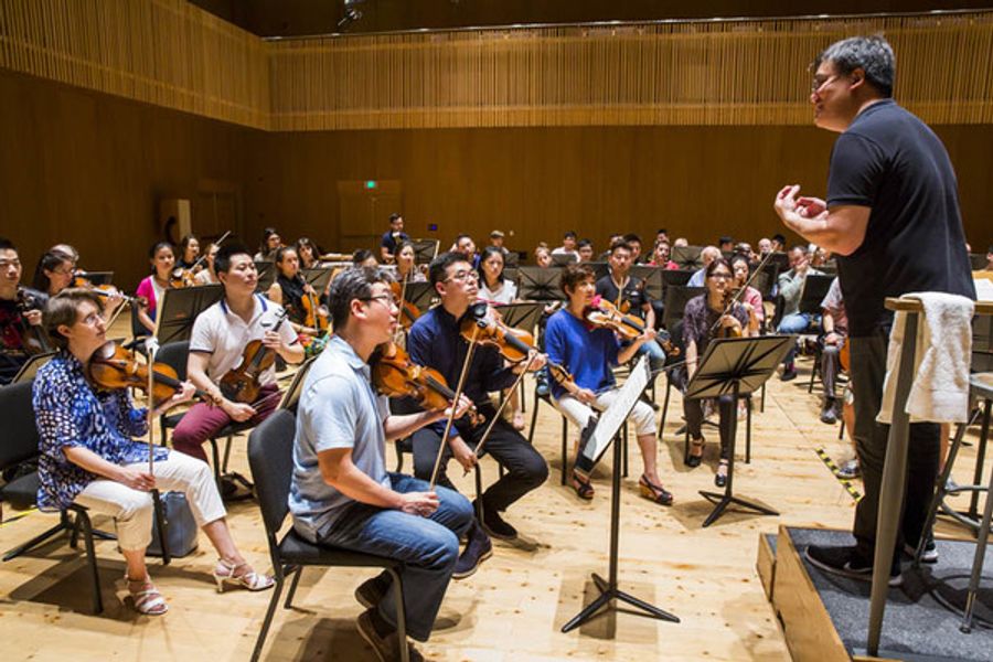 Photo Flash: First Look at New York Philharmonic Shanghai Residency Performance Conducted by Alan Gilbert Image