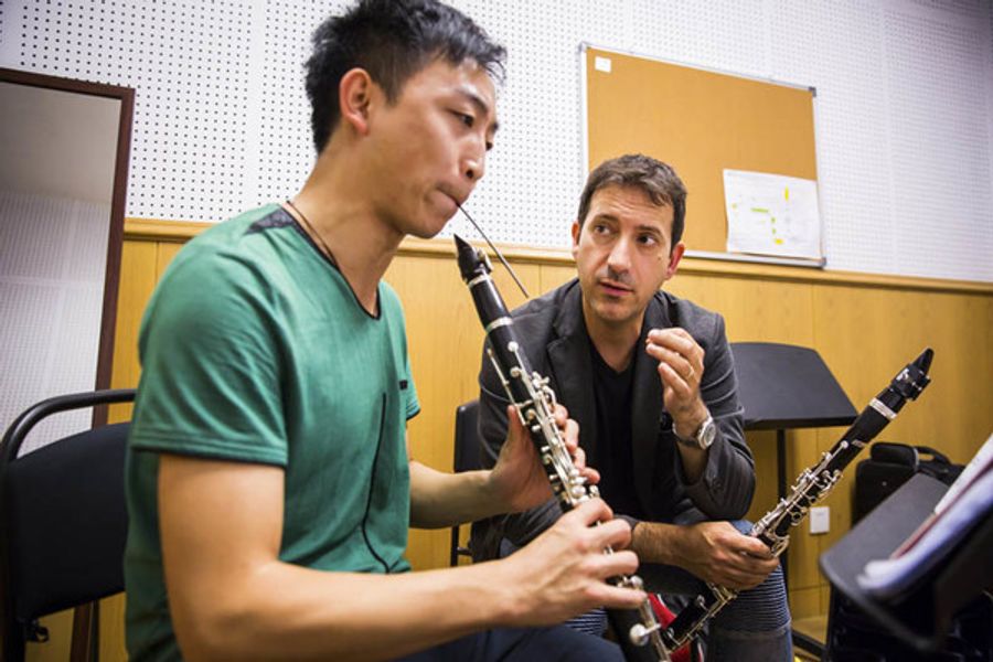 Photo Flash: First Look at New York Philharmonic Shanghai Residency Performance Conducted by Alan Gilbert Image
