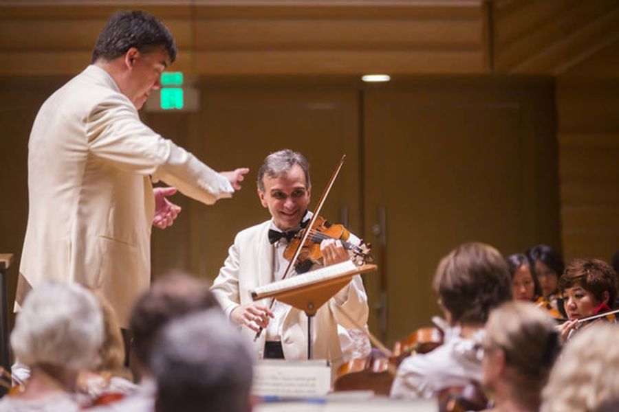 Photo Flash: First Look at New York Philharmonic Shanghai Residency Performance Conducted by Alan Gilbert Image
