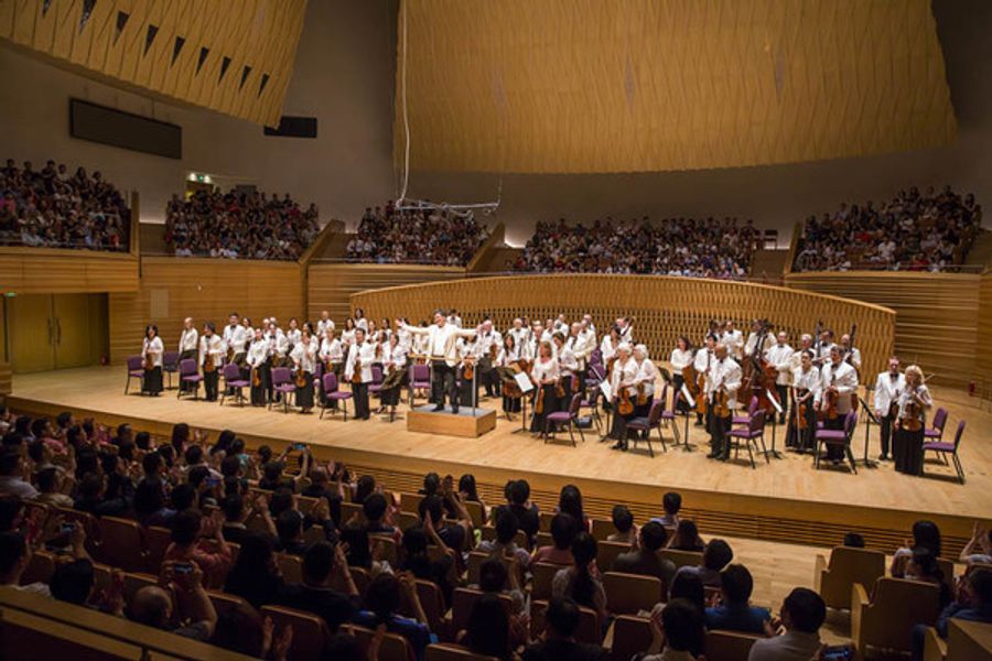 Photo Flash: First Look at New York Philharmonic Shanghai Residency Performance Conducted by Alan Gilbert Image