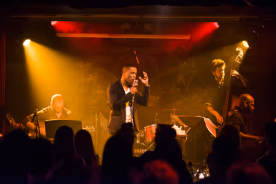 Leslie Odom Jr  Photo