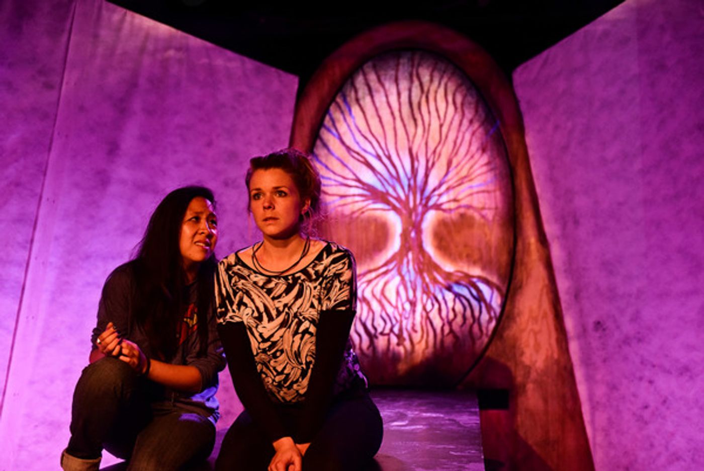 Photo Flash: New Colony Stages KIN FOLK at The Den Theatre  Image