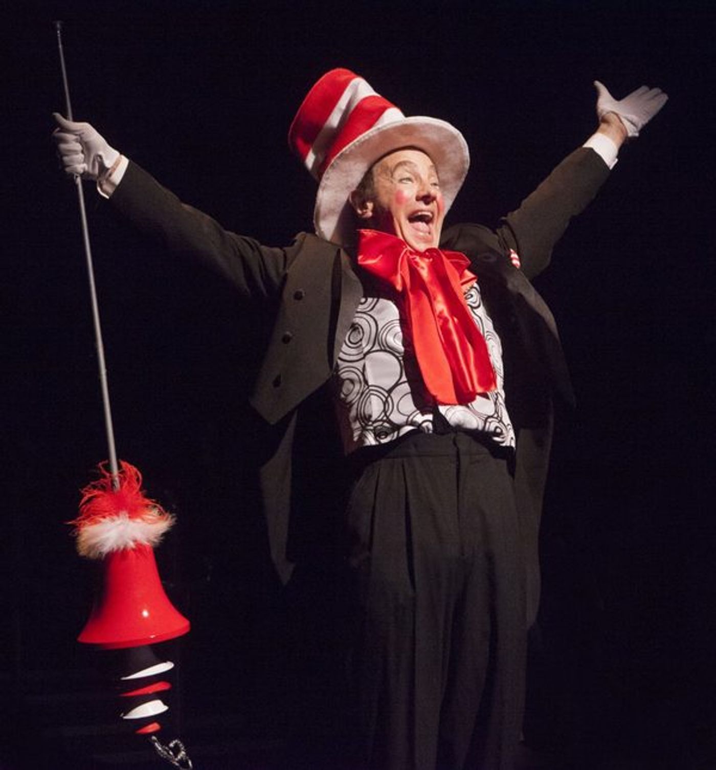 Photo Flash: First Look at Jason Graae, Sharon Wilkins, John Treacy Egan, Bets Malone and More in SEUSSICAL at Music Circus  Image