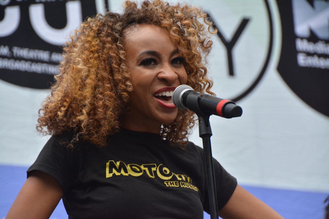Photo Coverage: Casts of MOTOWN, CHICAGO & More Return to Broadway in Bryant Park!  Image