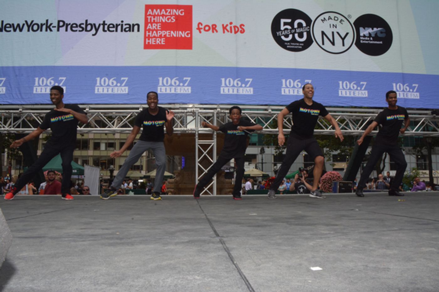 Photo Coverage: Casts of MOTOWN, CHICAGO & More Return to Broadway in Bryant Park!  Image