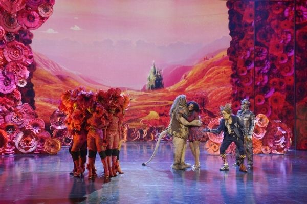 David Alan Grier as Lion, Shanice Williams as Dorothy, Elijah Kelley as Scarecrow, Ne Photo