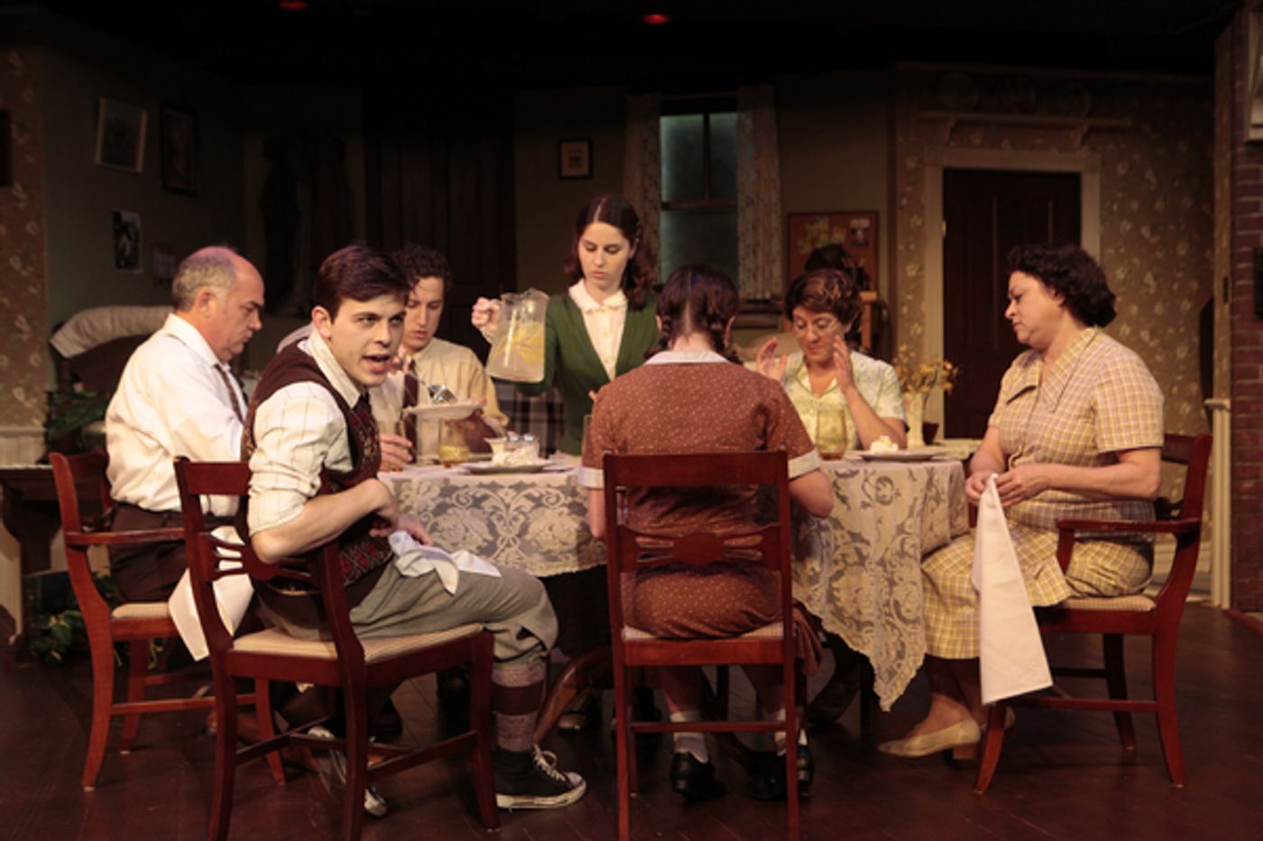 Photo Flash: First Look at BRIGHTON BEACH MEMOIRS, Opening Tonight at Virginia Rep  Image