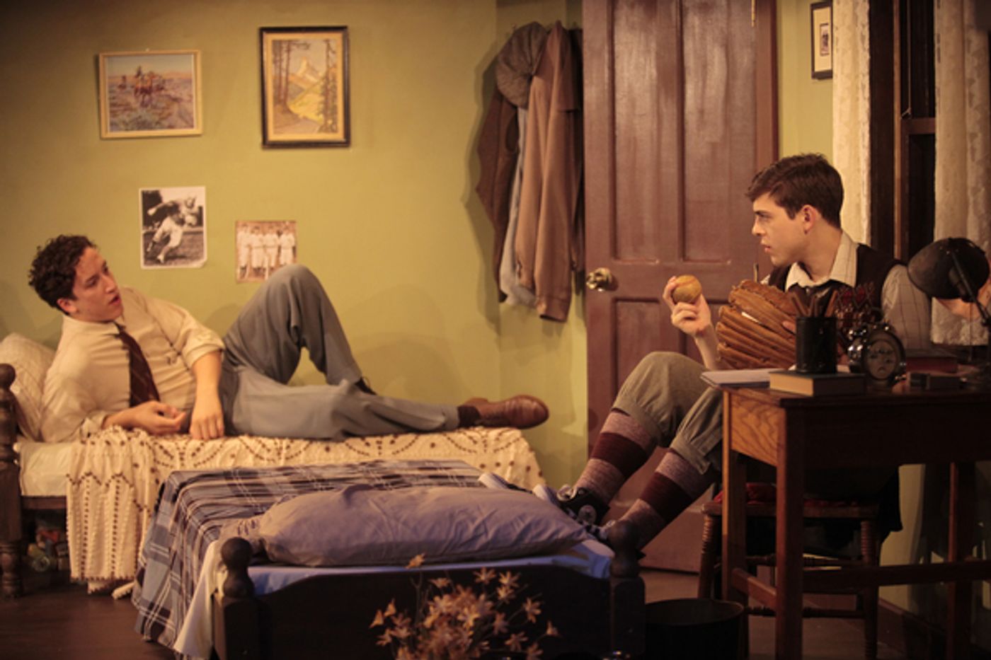 Photo Flash: First Look at BRIGHTON BEACH MEMOIRS, Opening Tonight at Virginia Rep  Image