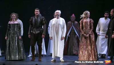 Jonathan Pryce and cast  Photo