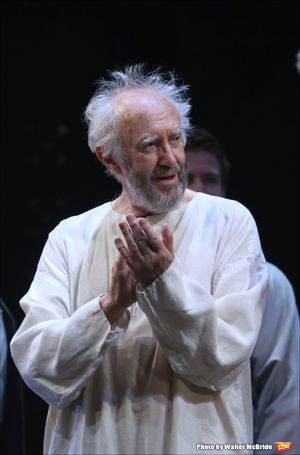 Jonathan Pryce Photo